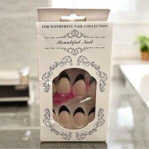 Chic Nail Set - Black and Nude